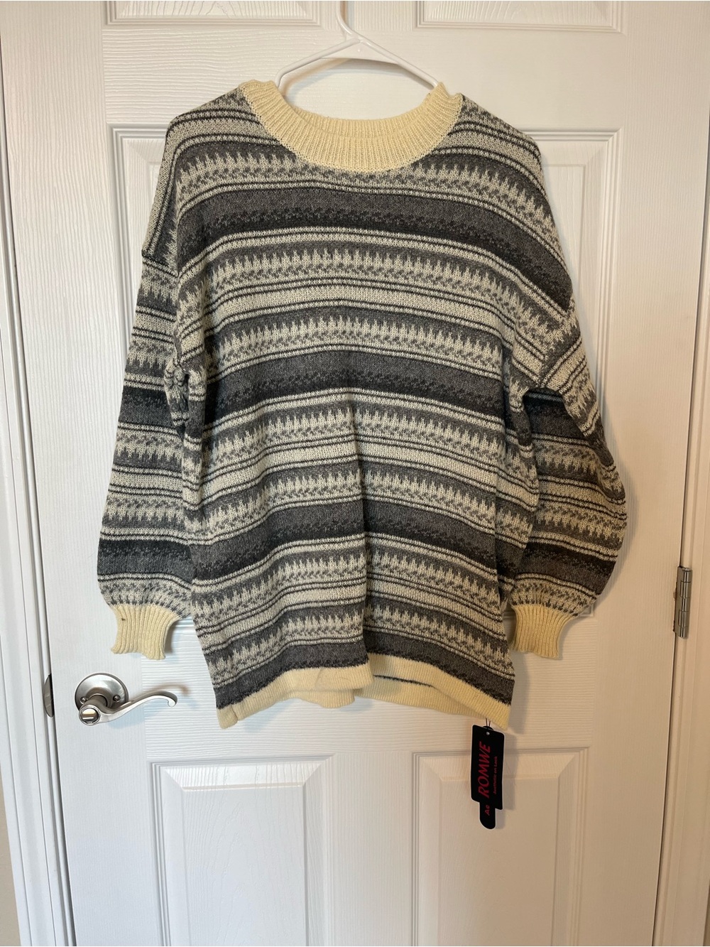 ROMWE Cream and Gray Striped Crewneck Sweater